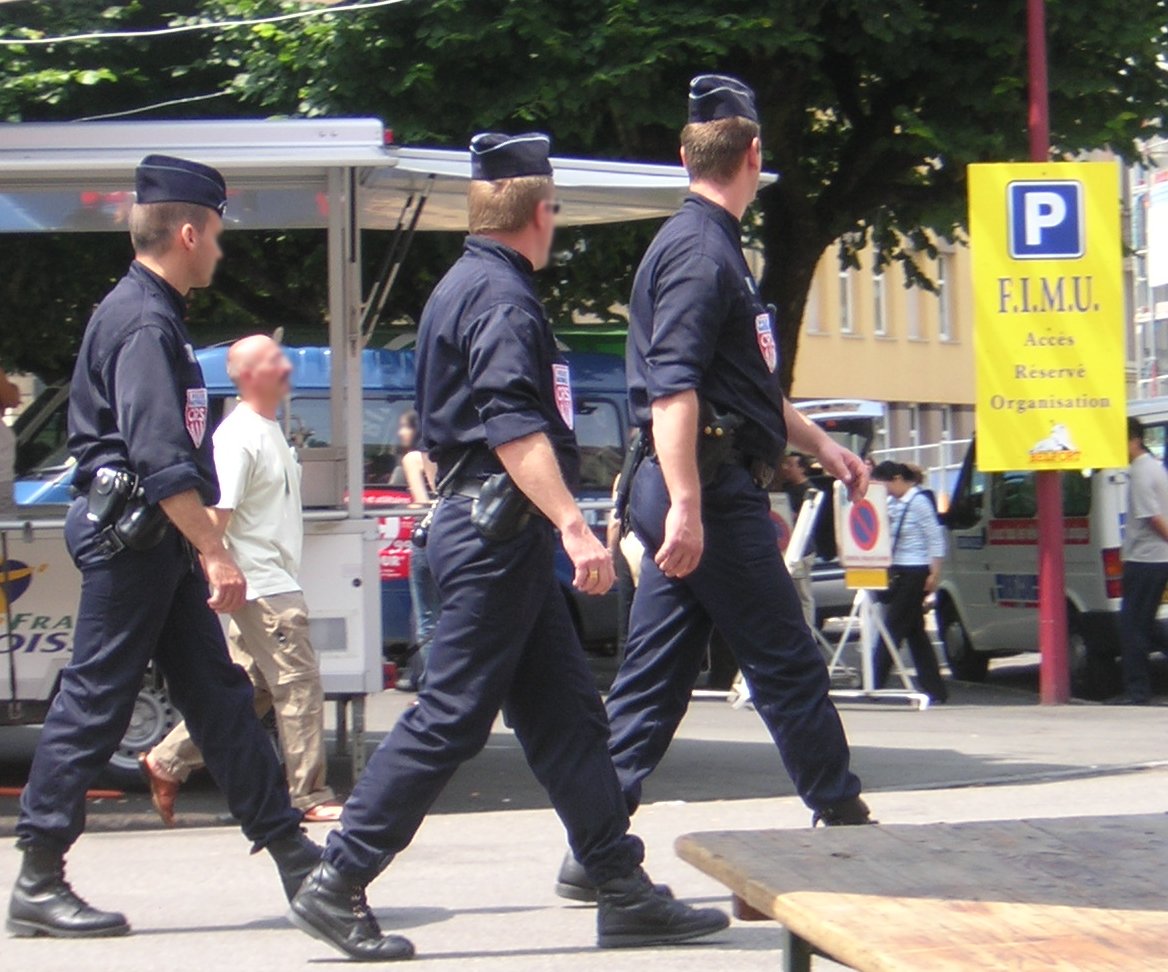 France : l'Assemblée adopte la présomption de légitime défense pour la police, un texte explosif