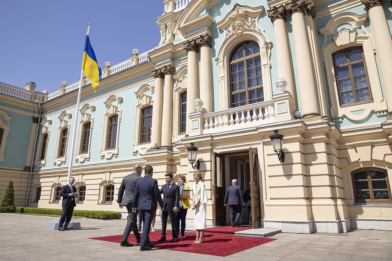 Ukraine : Kiev sous les bombes, Trump et Zelensky attendus à Ankara pour relancer la paix